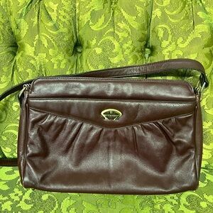 Etienne Aigner Leather
Shoulder Bag Classic Vintage Oxblood Logo Purse w/ Feet